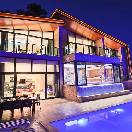 וילה Villa Guenduez